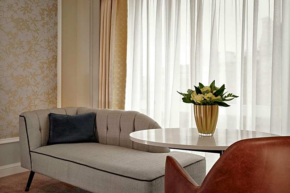 The College Green Dublin Hotel, Autograph Collection