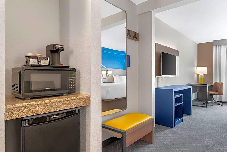 Comfort Inn & Suites Suwanee - Sugarloaf