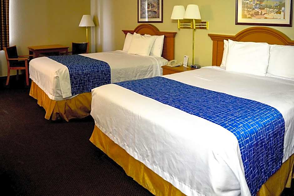 Travelodge by Wyndham St. Louis