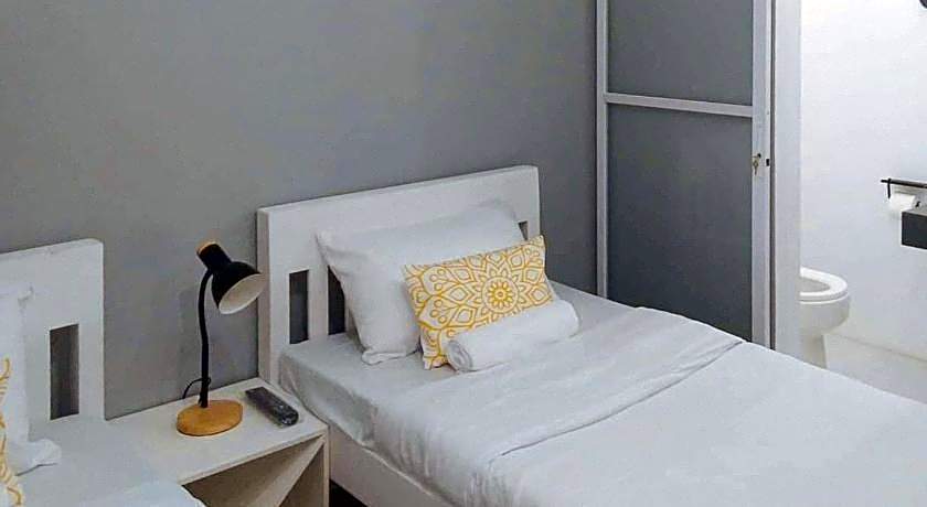 Angels Bed and Breakfast Sipalay City by RedDoorz