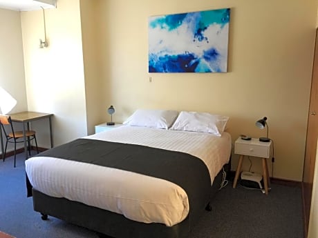 Family Room with Private Bathroom (2 star)