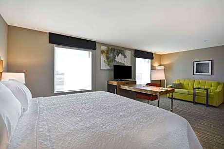 King Studio Suite - Hearing Access/Non-Smoking