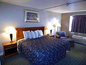 Days Inn by Wyndham West Branch Iowa City Area
