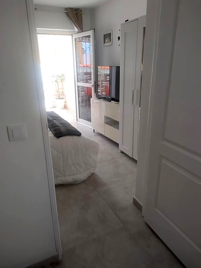 Alba 2 apartamento y Alba 3 habitación con baño