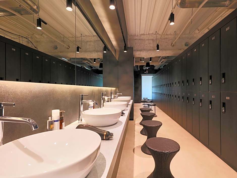 Rembrandt Cabin and Spa Shimbashi - Men Only