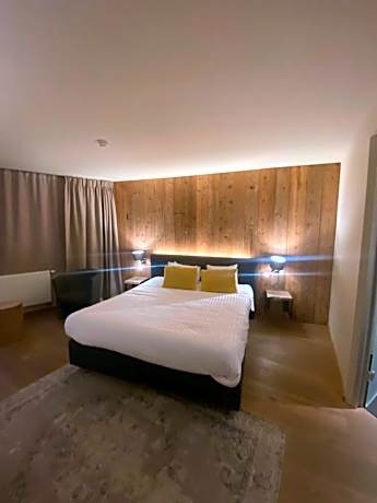 Deluxe Room with Shower