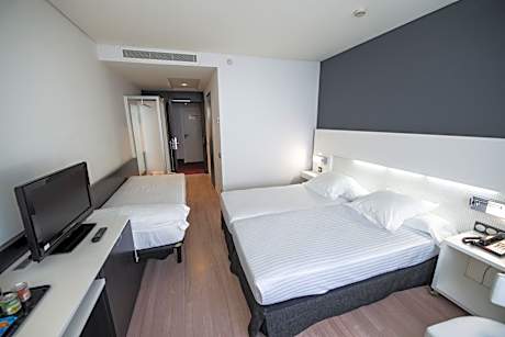 Triple Room with free airport shuttle