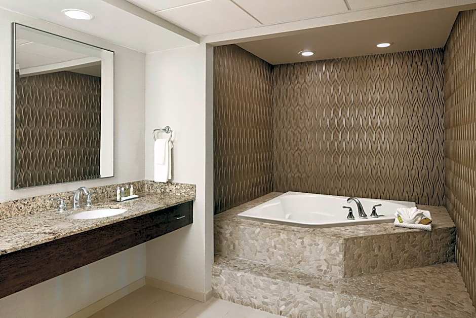 DoubleTree By Hilton Hotel Ontario Airport