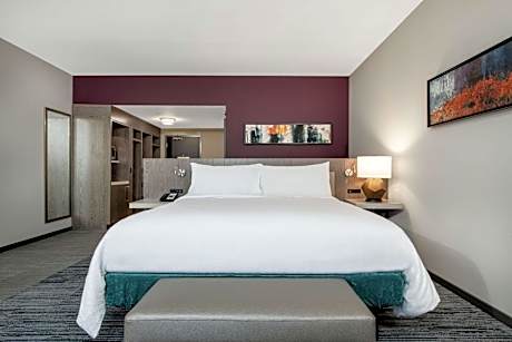 King Room with Sofa Bed - Hearing Accessible