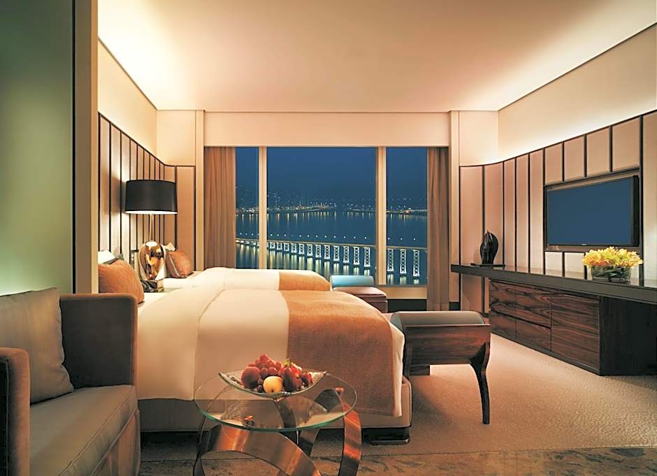 Photo 1 of 4 of Deluxe Grand 2 Beds, Ocean View