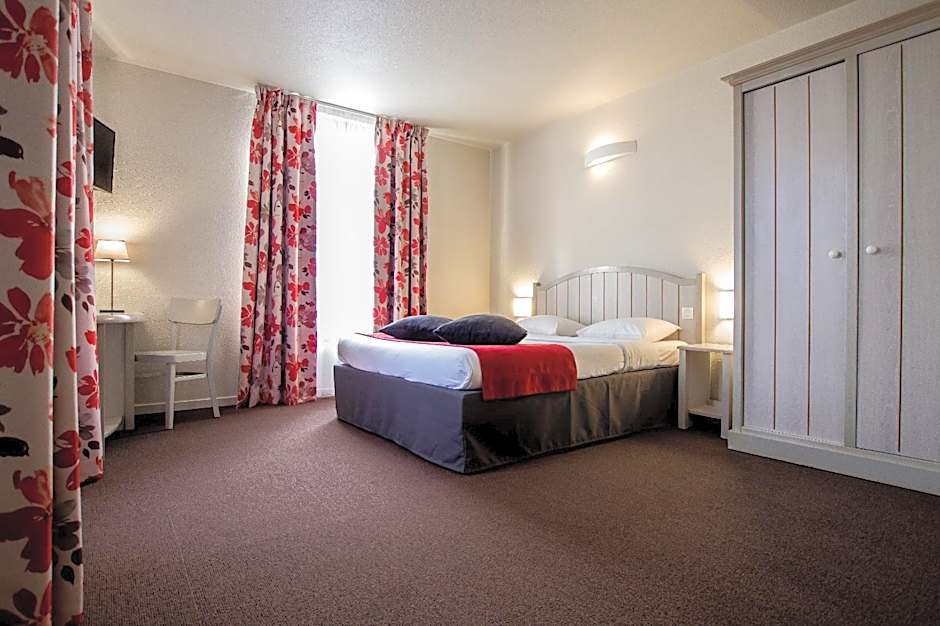 CAMPANILE VAL DE France