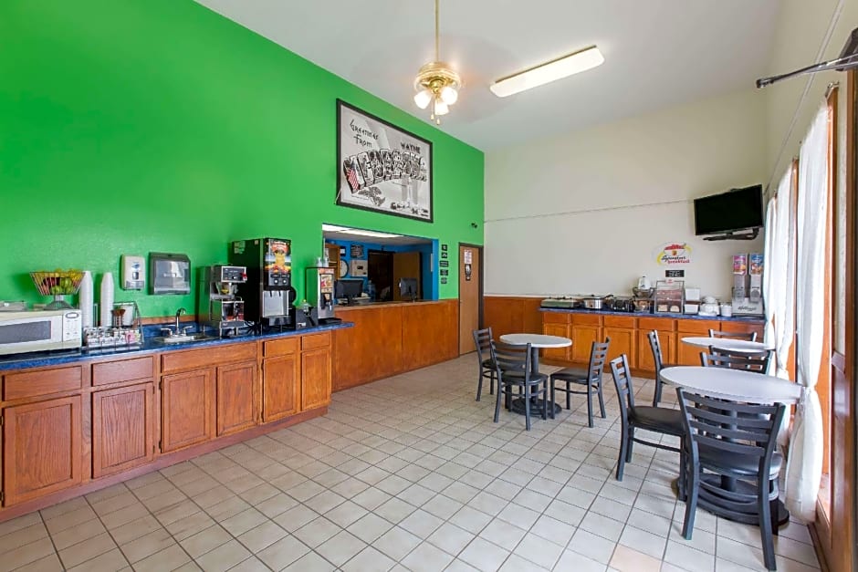 Super 8 by Wyndham Wayne