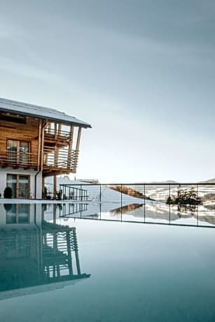 Presulis Hideaway Apartments & Restaurant