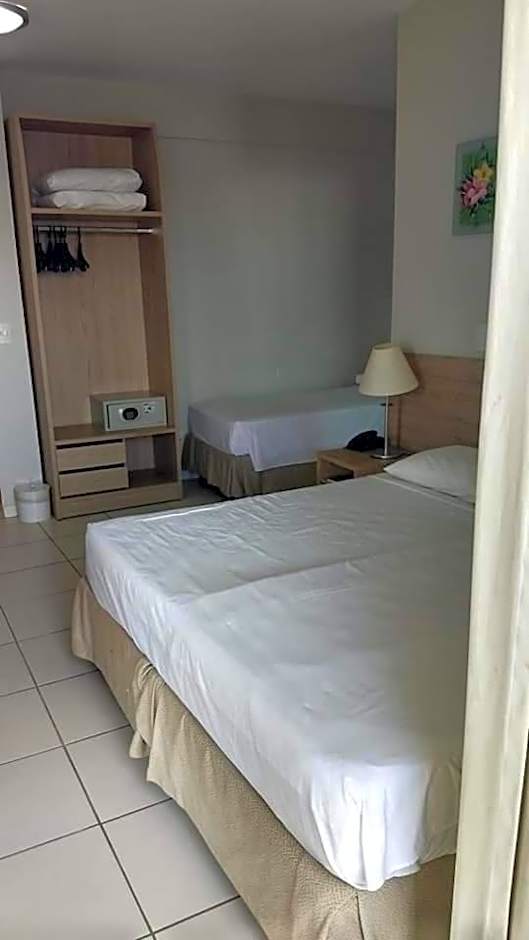 Golden Dolphin 3Pessoas com piscinas termais mais toalhas e roupas de cama lençóis travesseiros fronhas limpeza do check in impostos e taxas já incluso ATENÇÃO A hospedagem podera ocorrer no express ou Grand hotel,conforme a disponibilidade de apto