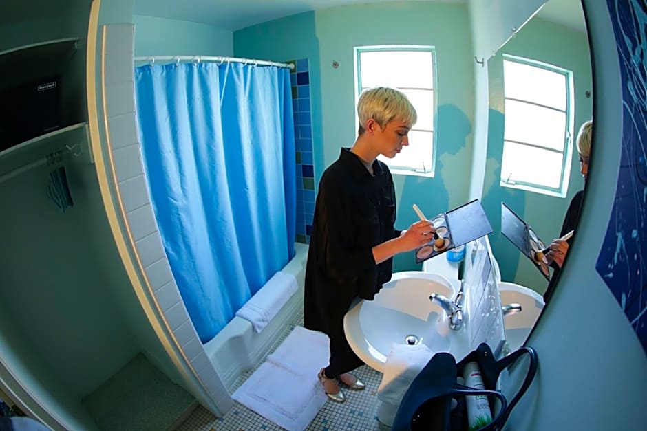Vibe Hotel Hollywood