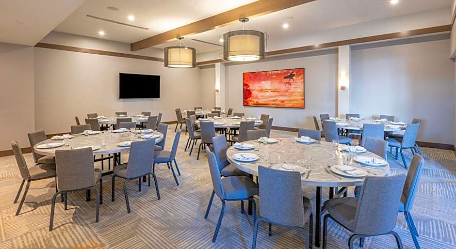 Inn at the Pier Pismo Beach, Curio Collection by Hilton