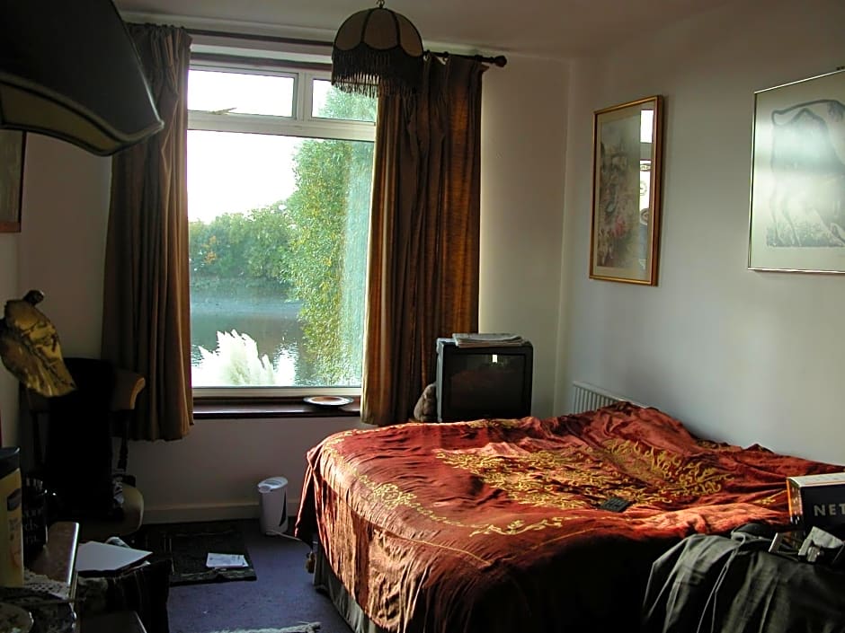 Chiswick Riviera with free parking