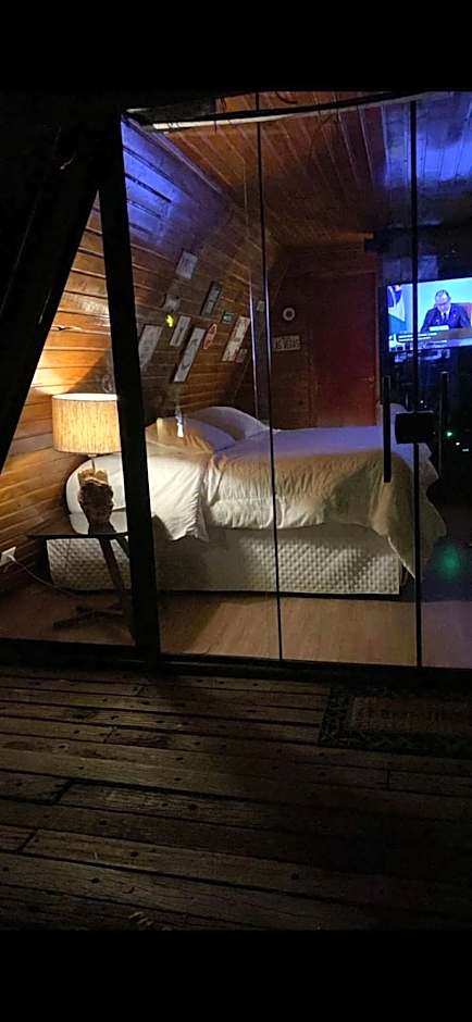 Chalét com jacuzzi sauna lareira e telao cinema