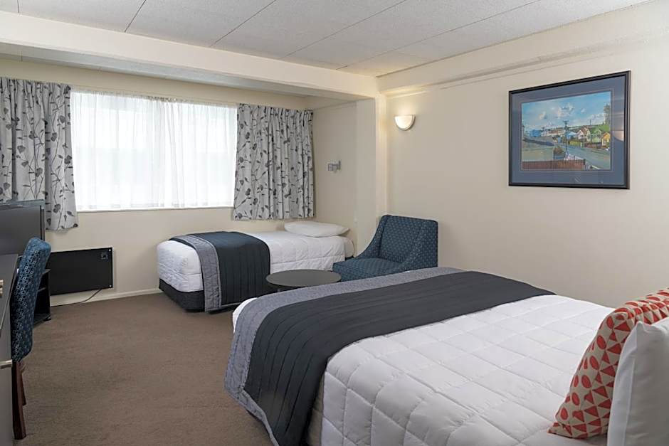 West Plaza Hotel