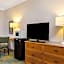 La Quinta Inn & Suites by Wyndham St. Pete-Clearwater Airport