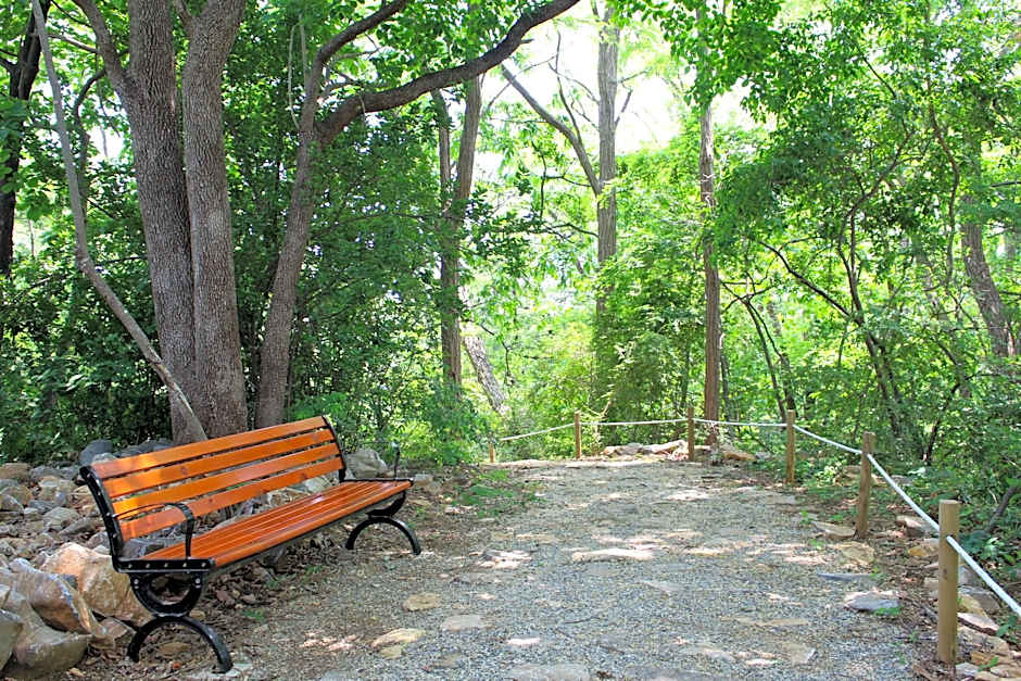 Hyunjin Tourist Hotel