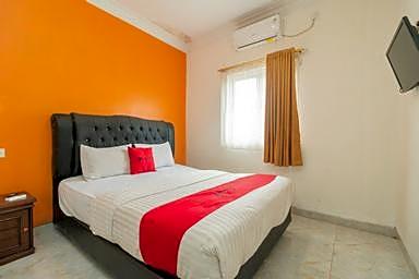 RedDoorz Syariah near Transmart Padang