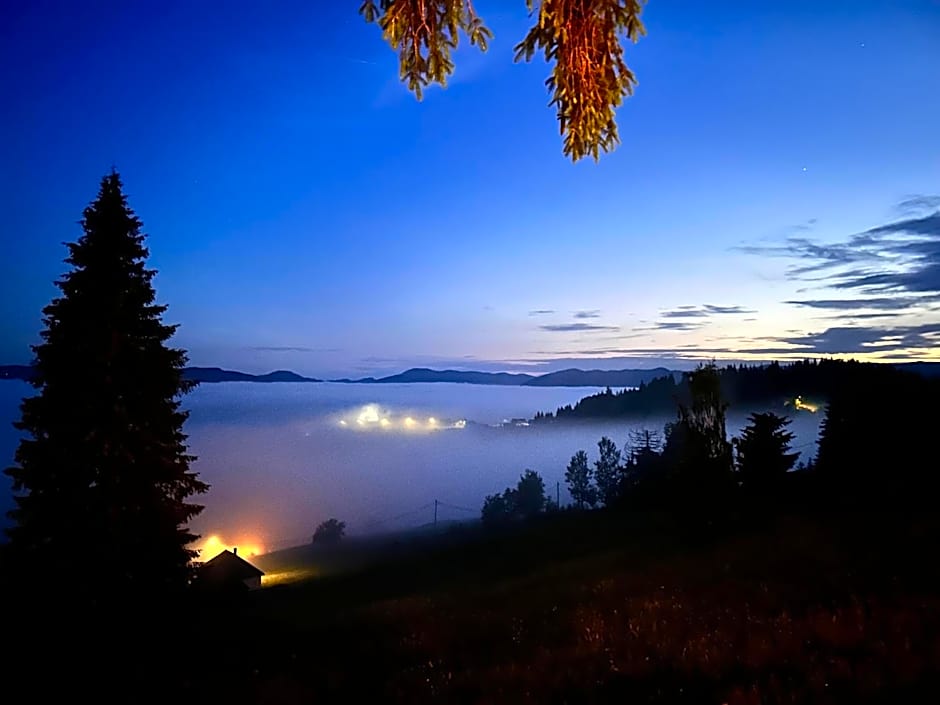 Tiarra Mountain Lodge