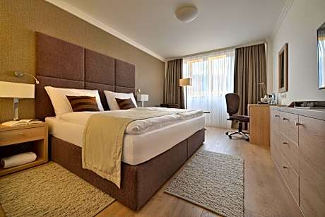 Deluxe Double or Twin Room with FREE Minibar