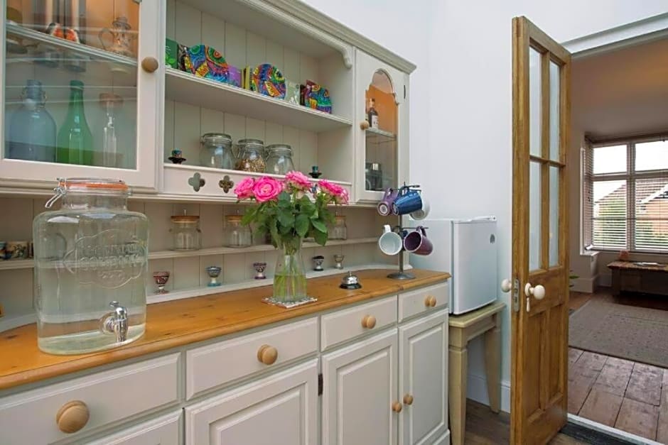 Rie's Retreat- The Gold Room