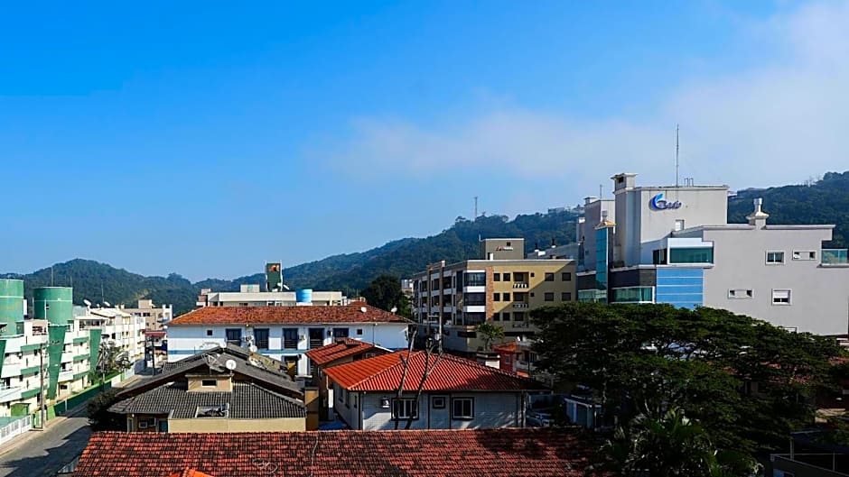 Residencial Dona Dina - Mestre Naro