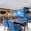 Holiday Inn Express Hotel & Suites Woodbridge By IHG