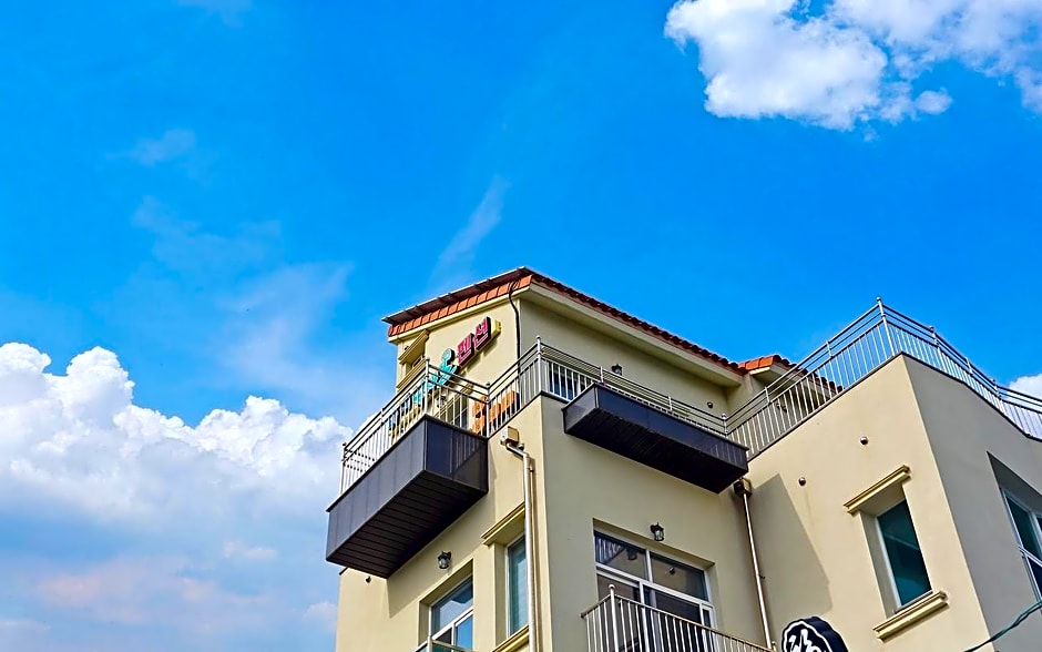 Gangneung Buchaegil Motel and Pension