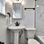 Mid-city Muse W Pool -spacious 5br Minutes To Fq