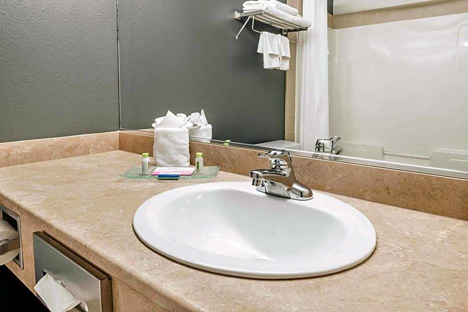 Super 8 by Wyndham Quebec City