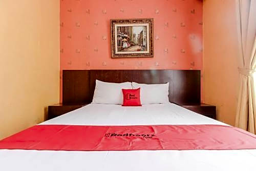 RedDoorz @ La Mega near Pasar Pagi Cirebon