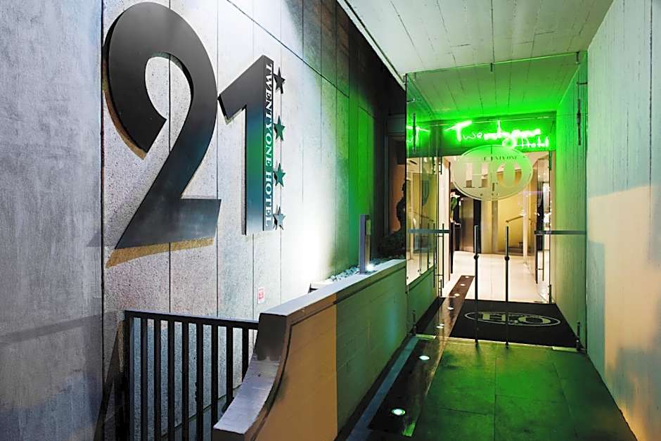 Twenty One Hotel