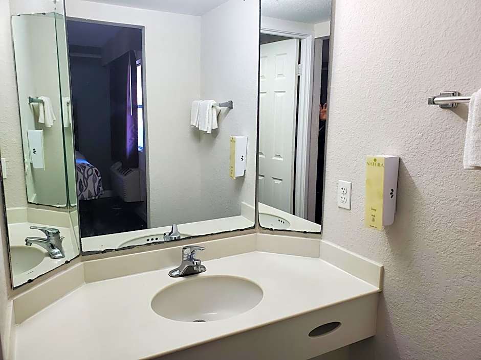 Budget Host Inn- Medical Center