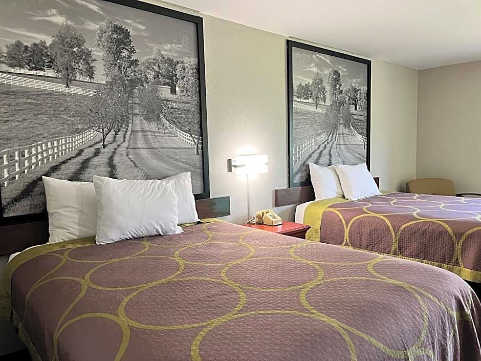 Super 8 by Wyndham Vincennes