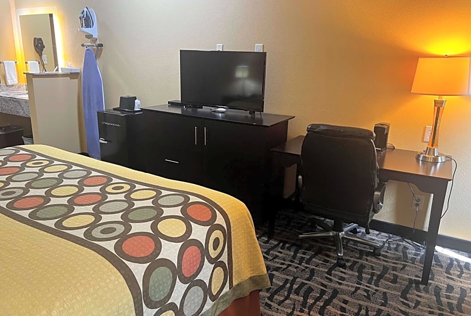 Super 8 by Wyndham Pasadena