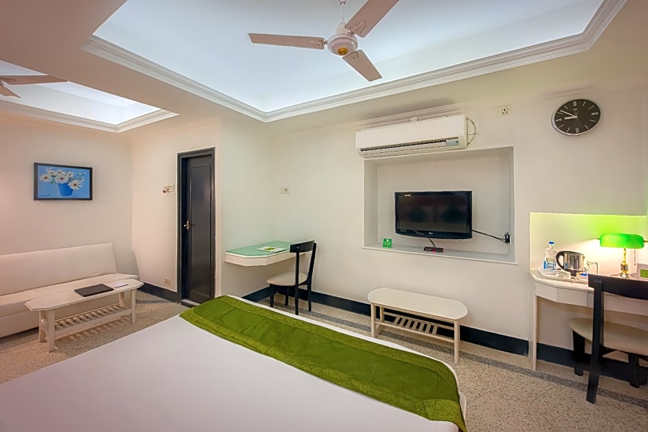 Treebo Trend Green View