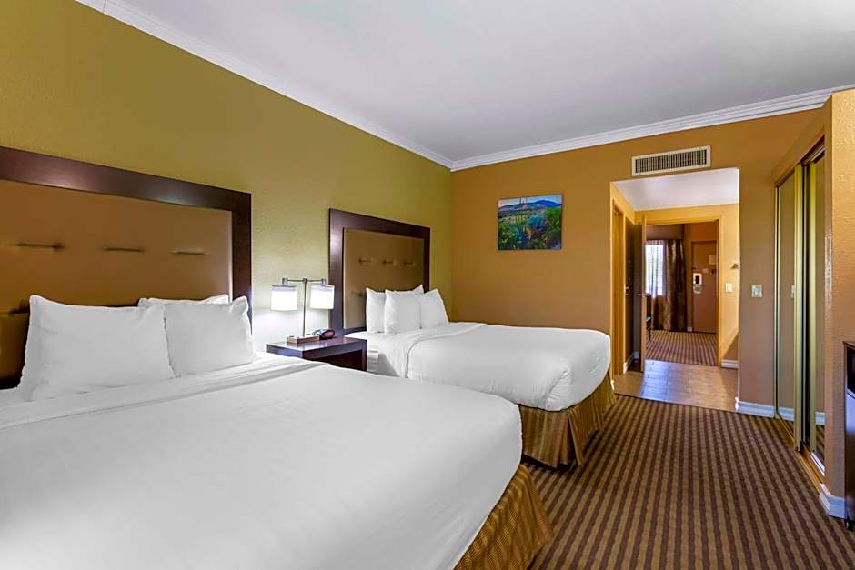 Royal Sun Inn & Suites