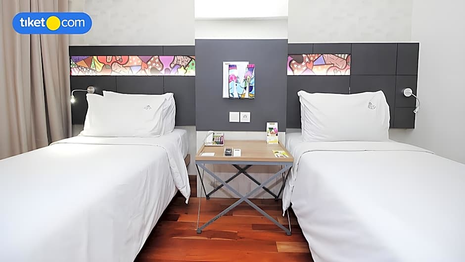 MaxOneHotels.com@Dharmahusada - Surabaya