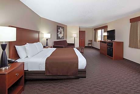 Deluxe King Suite - Non-Smoking