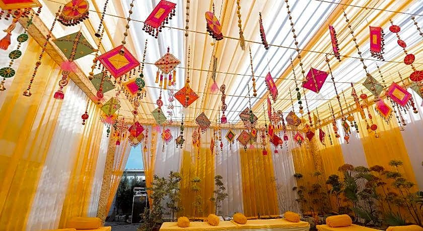 Hotel Saffron Leaf