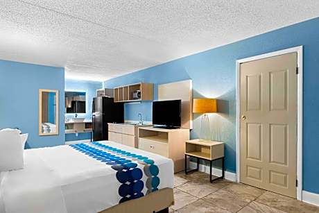 1 Queen Bed, Smoking