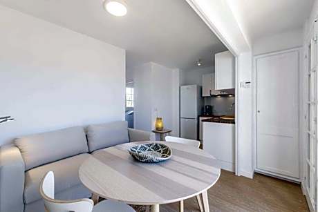 One-Bedroom Deluxe Apartment