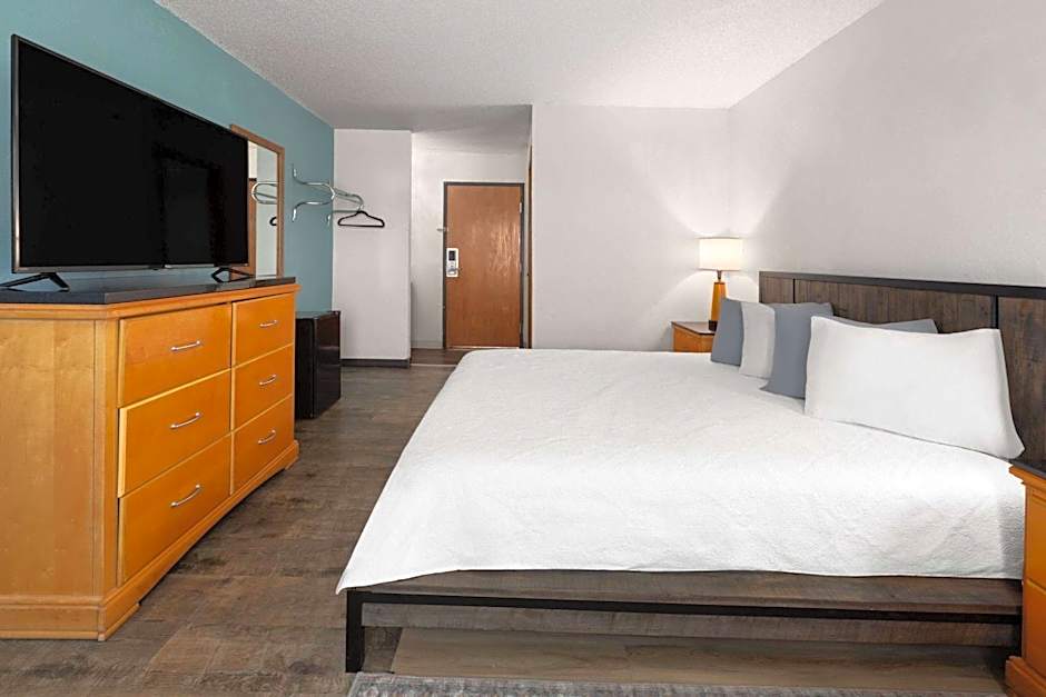 Travelodge by Wyndham Redwood Falls