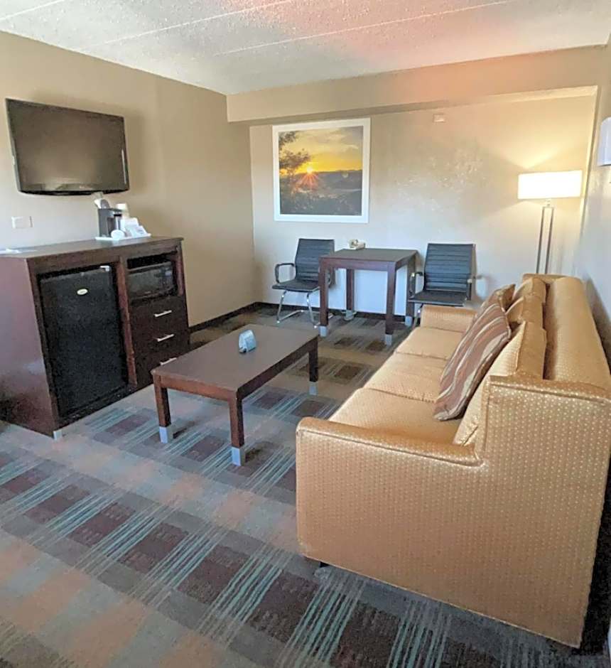 Days Inn & Suites by Wyndham Springfield on I-44