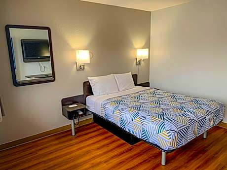 Queen Room - Disability Access - Roll in Shower