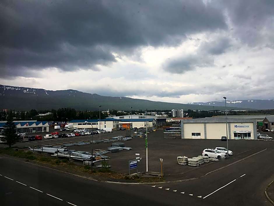 Akureyri Lux Apartments with hot tub access